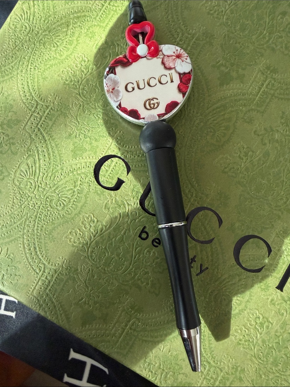 🏵️Handcrafted Black, White and Red Floral Heart Pen - Picture 4 of 5